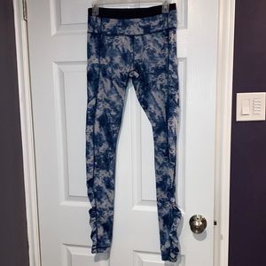 Lululemon women’s size 6 blue leggings